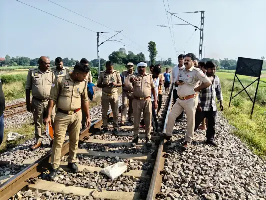 Ambedkar Nagar News: ट्रेन की चपेट में आने से तीन लोगों की मौत, दो महिलाएं भी शामिल